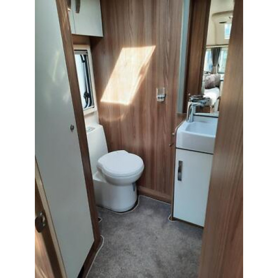 Swift Ace Award Dawnstar Twin Axle 4 Berth Tourer. 2020. Transverse Bed. £18995.00 Swift Ace Award Dawnstar Twin Axle 4 Berth Tourer. 2020. Transverse Bed. £18995.00
