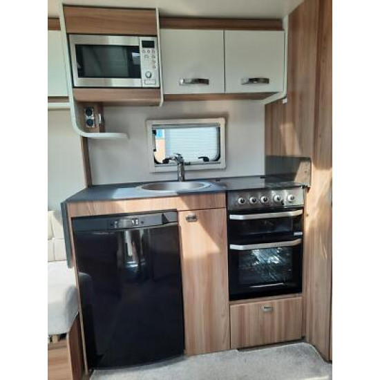 Swift Ace Award Dawnstar Twin Axle 4 Berth Tourer. 2020. Transverse Bed. £18995.00 Swift Ace Award Dawnstar Twin Axle 4 Berth Tourer. 2020. Transverse Bed. £18995.00