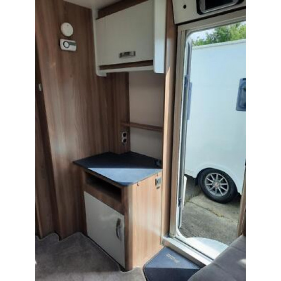 Swift Ace Award Dawnstar Twin Axle 4 Berth Tourer. 2020. Transverse Bed. £18995.00 Swift Ace Award Dawnstar Twin Axle 4 Berth Tourer. 2020. Transverse Bed. £18995.00